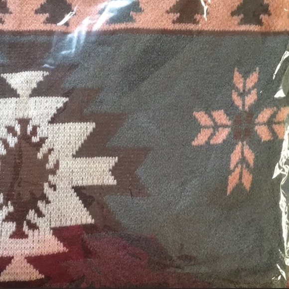 Native Cowichan Inspired Blanket Sweater - Picture 7 of 9